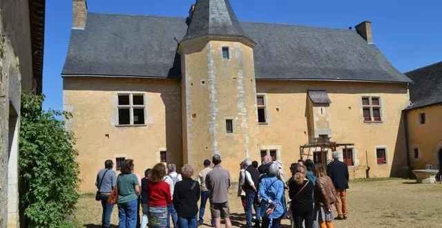 photo  dans le cadre des mardis du patrimoine, l’office de tourisme vallée de la sarthe a proposé une visite du manoir de rousson, édifié au xve siècle.  &copy;  le maine libre 