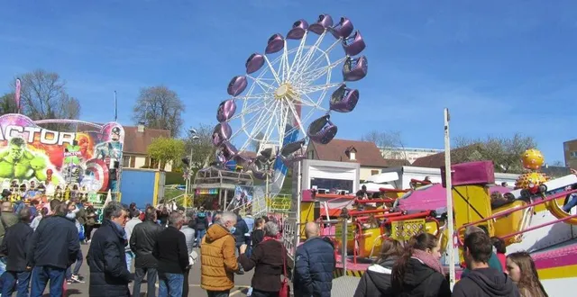 photo  le dernier jour de l’édition 2025 de la foire des rameaux à domfront-en-poiraie se déroule le dimanche 13 avril.  &copy;  ouest-france 