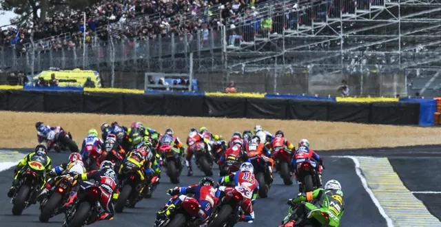 photo  chaque année, des dizaines de milliers de personnes se pressent au circuit pour assister à la course.  &copy;  archives le maine libre - denis lambert 