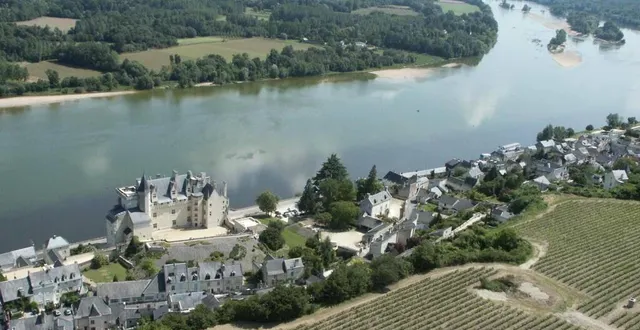 photo  montsoreau avait accueilli en 2024 le passage de la flamme olympique.  &copy;  archives co 