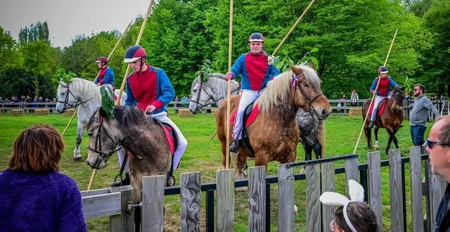 photo  lorsqu’ils sont lancés à pleine vitesse sur leurs chevaux, les lanciers impressionnent toujours.  &copy;  le maine libre - yvon loué 