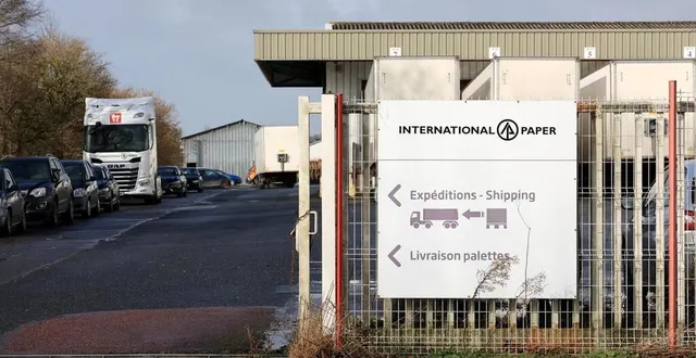 photo  l’entreprise allemande palm a fait une offre en vue de l’acquisition de cinq usines appartenant à international paper, comme ici, à saint-amand-villages (manche).  &copy;  archives michel coupard, ouest-france 