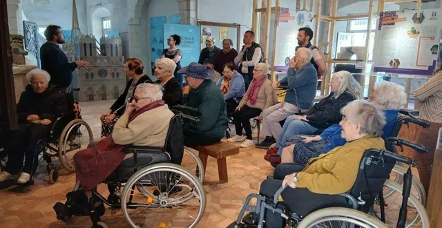 photo  les résidents de l’ehpad henri-raimbault sont à l’écoute au musée des anciens métiers.  &copy;  co 