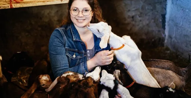 photo  dorine brisard élève des chèvres au ménil-erreux.  &copy;  ouest-france 