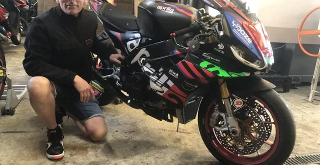 photo  emmanuel parisse et son aprilia rsv4, une italienne de 1 100 cm3, vont concourir dans la catégorie superstock.  &copy;  ouest-france 