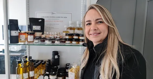 photo  stela macedo devant une partie de sa production de produits safranés.  &copy;  ouest-france 