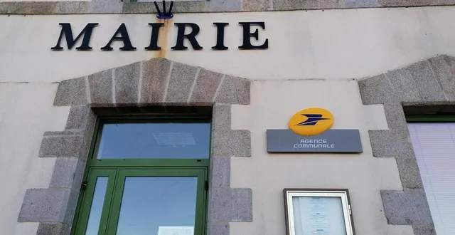 photo  dans l’agence postale communale de bessé-sur-braye (photo d’illustration), le syndicat force ouvrière dénonce « des caméras utilisées à des fins illégales ».  &copy;  ouest-france 