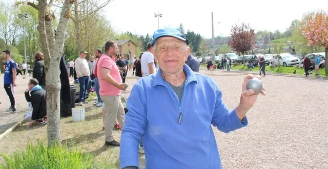 photo  louis, surnommé affectueusement p’tit louis par les pétanqueurs, était là en tant que spectateur.  &copy;  ouest-france 