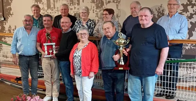 photo  le cercle saint-hélier a reçu 128 équipes venant de 32 sociétés pour le concours annuel intersociétés de boule de fort qui a débuté le 17 février. samedi avait lieu la finale. la paire composée de michel gaudicheau et bernard burgevin l’aemporté devant maurice remoué et tony rossetti (12 à 5).  &copy;  ouest-france 