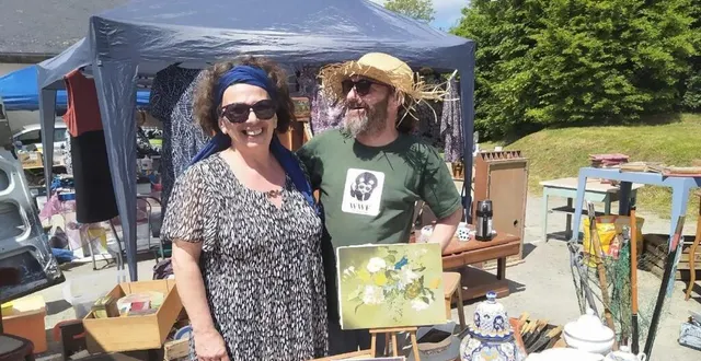 photo  un des stands variés proposés aux visiteurs et aux chineurs.  &copy;  co 