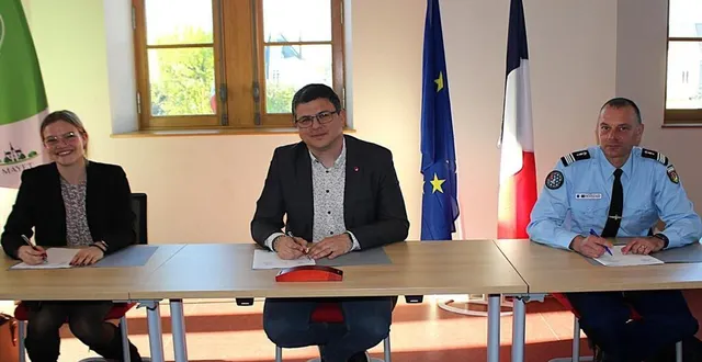 photo  marie élize tilly, sous-préfète de l’arrondissement de la flèche, pierre ouvrard, maire de mayet et frédéric boucheron, commandant de la compagnie de gendarmerie de la flèche.  &copy;  le maine libre 