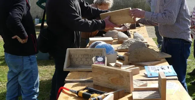 photo  pour l’association, l’objectif était aussi de rencontrer la population pour les inciter à préserver les hirondelles  &copy;  le maine libre 