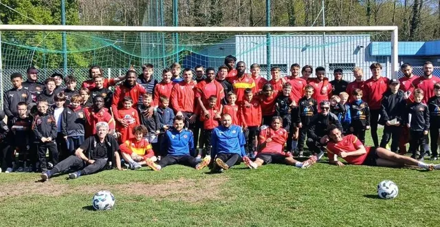 photo  les jeunes du club d’aigné ont pu rencontrer les joueurs pros du mans fc.  &copy;  le maine libre 