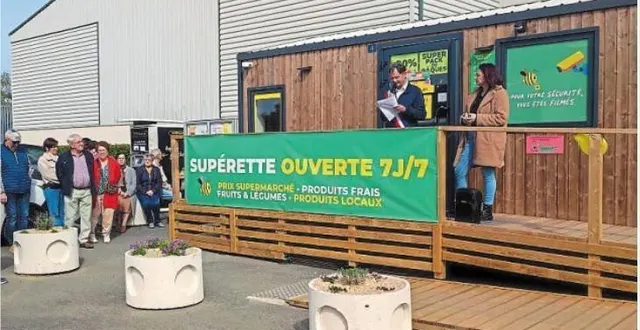 photo  la supérette autonome api permet aux habitants de loire (maine-et-loire) de disposer d’un commerce de proximité ouvert 7 jours sur 7 et 24 heures sur 24 heures.  &copy;  ouest-france 