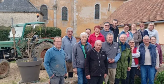 photo  les habitants de longnes unis pour embellir et préserver leur patrimoine communal, tout en contribuant à la vitalité économique du village.  &copy;  le maine libre 