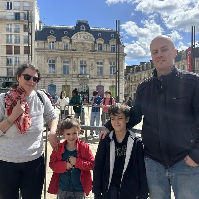 photo françois pioger avec ses enfants eliott, ombeline et sa femme marion, pour la première fois à la parade.  ©  ouest france