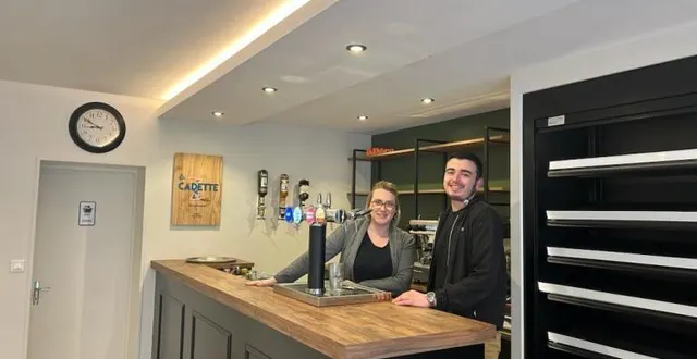 photo  alexia et jérémy bloch ouvriront leur bar-restaurant familial le 22 avril, et par leur passion et leur engagement, feront revivre la convivialité au cœur de la jumellière.  &copy;  co 