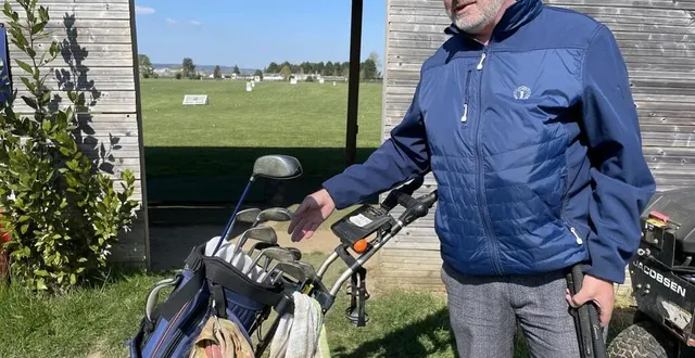photo  cyrille le ponner, moniteur au golf de l’hippodrome, à alençon, fait découvrir la discipline en prêtant le matériel.  &copy;  ouest-france 