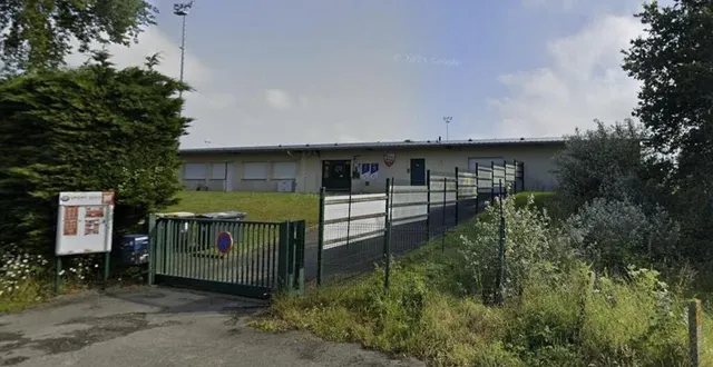 photo  l’entrée du complexe charles-gautier à guichen, le club de football où évoluait mathys, 15 ans, mort après avoir chuté dans une carrière désaffectée à saint-malo-de-phily, dimanche 13 avril 2025.  &copy;  capture écran google maps 