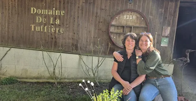 photo  clarisse benesteau, propriétaire du domaine de la tuffière, et sophie maumet, sophrologue et somatothérapeute.  &copy;  co 