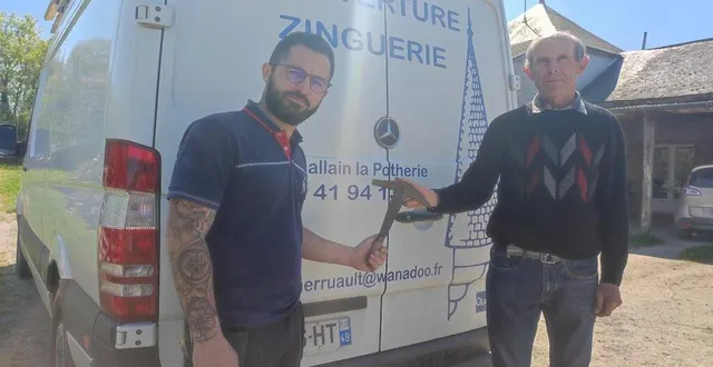 photo  philippe naudin a passé les rênes de son entreprise au trio cherruault, couvreur zingueur à challain-la-potherie.  &copy;  ouest-france 