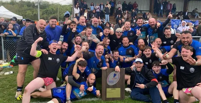 photo  les saint-maixentais ont laissé éclater une joie bien légitime après leur victoire.  &copy;  sa saint-maixent 