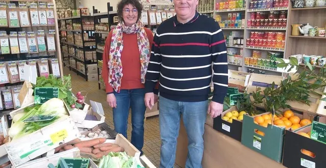 photo  nadia et sylvain goullencourt dans leurs nouveaux locaux 76, avenue jean-jaurès.  &copy;  le maine libre 