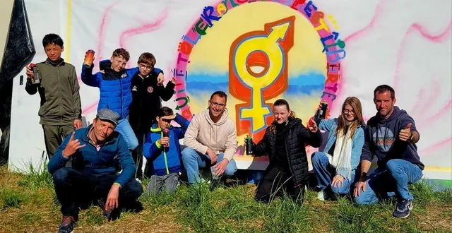 photo  la fresque mêle les symboles masculin et féminin.  &copy;  ouest-france 