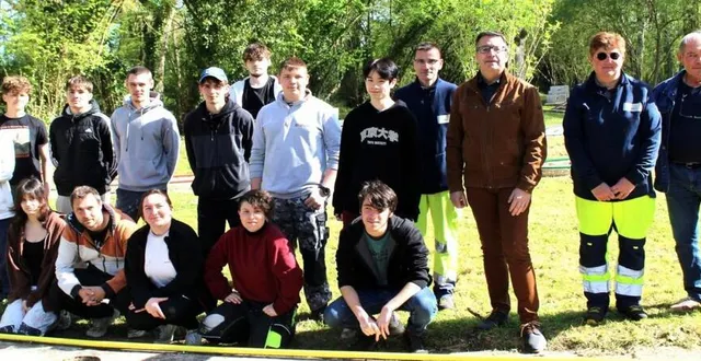 photo  louna, mathys, sofiane, illéna, ilan, gabriel, lilian, sacha, rubens, jade, néal, shun, carine, sandy et baptiste.  &copy;  le maine libre 
