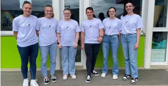 photo  valentine, lola, mélora, mathilde, enorah et nicola, en 3e année de licence en staps apas à l’université du mans, ont mis en place un projet avec des élèves de l’école d’aigné pour aborder le thème de la surdité.  &copy;  le maine libre 