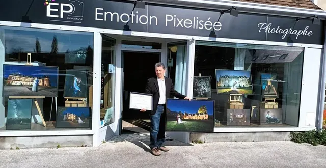 photo  julien le moine a reçu le titre de portraitiste de france.  &copy;  ouest-france 