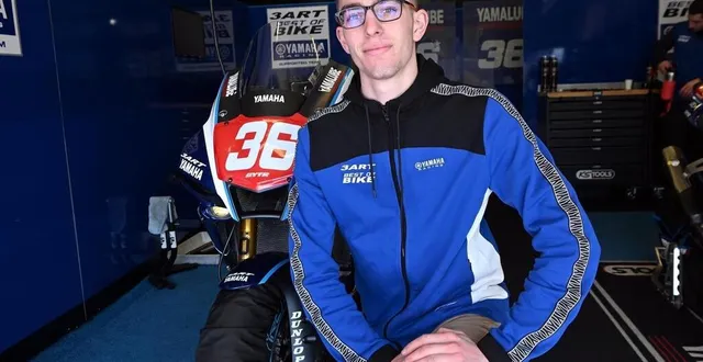 photo  alexy négrier devnt sa yamaha yzf - r1.  &copy;  jérôme fouquet/ouest-france 