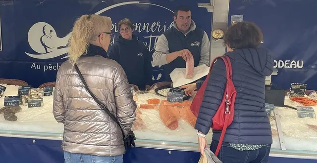 photo  depuis ce 18 avril 2025, la poissonnerie de pontlieue est tous les vendredis matin sur le marché de sablé-sur-sarthe.  &copy;  le maine libre 