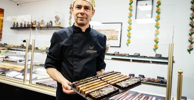 photo  olivier viel, du petit chocolatier à alençon (orne) avec son chocolat de dubaï.  &copy;  ouest-france 