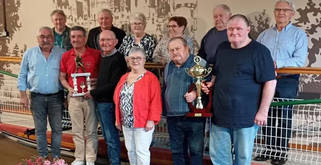 photo  le cercle saint-hélier organisait depuis le 17 février son concours annuel. au total, 128 équipes s’y sont inscrites venant de 32 sociétés différentes. la finale, samedi 12 avril, a été remportée par le duo composé de michel gaudicheau et bernard burgevin. huit présidents de sociétés étaient présents à cette finale.  &copy;  co 