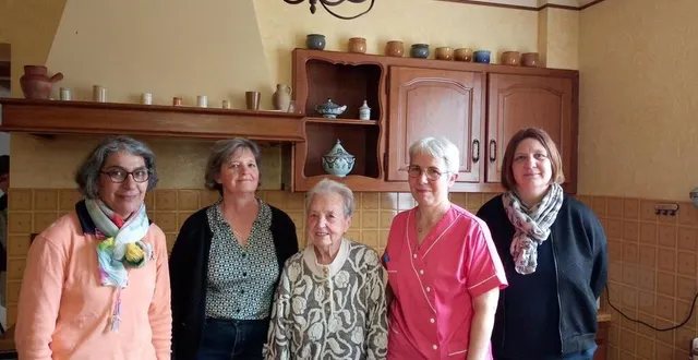 photo  charline fouquet, directrice de l’ehpad de chahaignes, sylvie vannier, adjointe et membre du ccas, raymonde, sylvie girault, cuisinière à l’ehpad, et adeline gasteau, responsable de la poste-log’issimo à montval-sur-loir  &copy;  ouest-france 