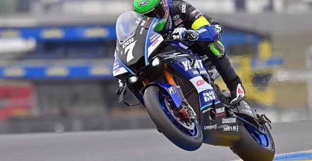 photo  la yamaha n°7 du yart a décroché la pole position des 24 heures motos vendredi.  &copy;  jérôme fouquet/ouest-france 