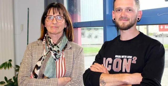 photo  peter lorgueilleux aux côtés de nathalie jarrossay, adjointe au maire, chargée de la culture  &copy;  le maine libre 