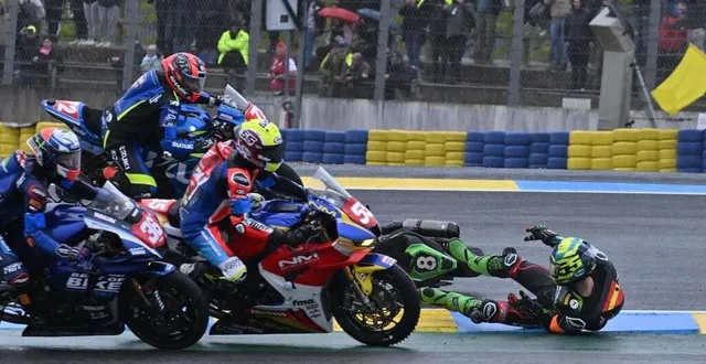 photo  les chutes ont été nombreuses lors des premiers tours de piste des 24 heures motos 2025, samedi 19 avril.  &copy;  vincent michel / ouest-france 