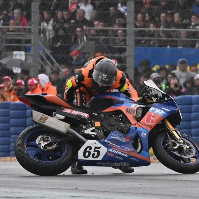 photo la yamaha de motobox kremer racing en difficulté.  ©  vincent michel / ouest-france