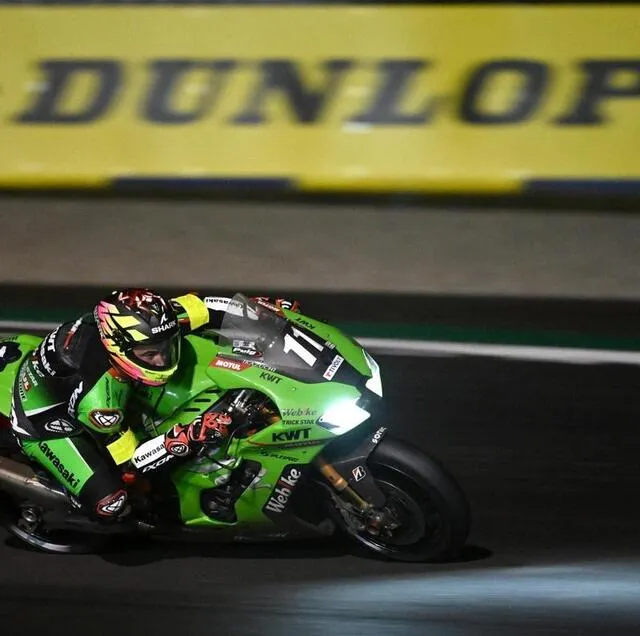 photo la kawaski n°11, pilotée notamment par mike di meglio, a pris la tête des 24 heures motos dans la nuit.  ©  jérôme fouquet/ouest-france