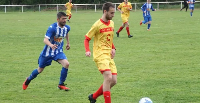 photo  un match compliqué par une pelouse délicate mais que bazouges a mieux maîtrisé.  &copy;  le maine libre 