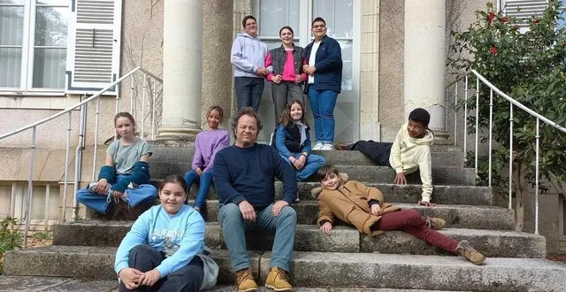 photo  le comédien manu grimo a également pris en main les jeunes de l’atelier théâtre de l’avant-scène.  &copy;  co 