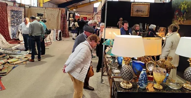 photo  la foire antiquités brocante se poursuit au grû ce lundi de pâques.  &copy;  ouest-france 