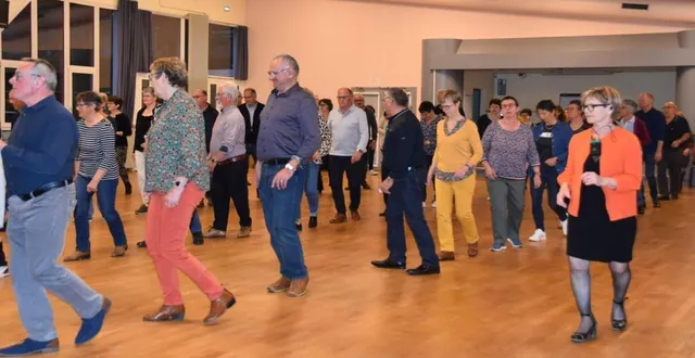 photo  isabelle anime les séances bénévolement aux côtés de fortuné.  &copy;  le maine libre 