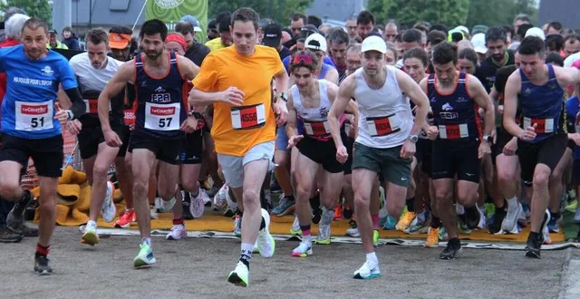 photo  foule des grands jours en ce lundi de pâques avec 300 concurrents au départ de la 20e édition des 15 kilomètres de tiercé au galop.  &copy;  photo co 