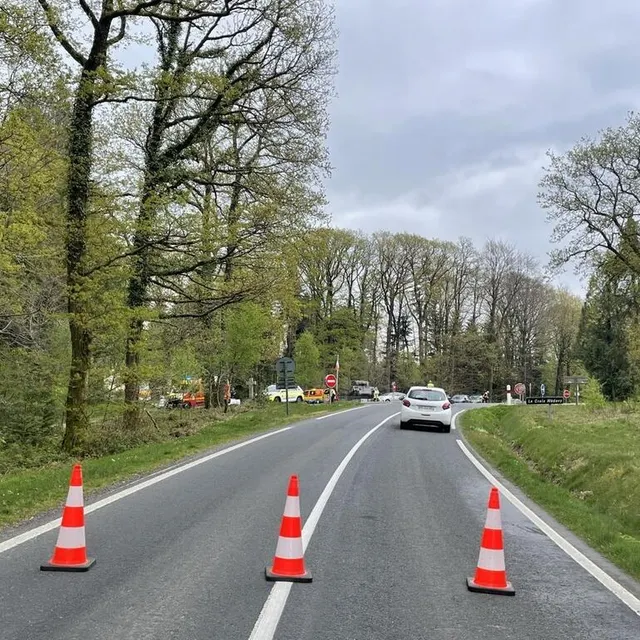photo l’accident a eu lieu au croisement de la croix-de-médavy, à quelques mètres du char.  ©  ouest-france
