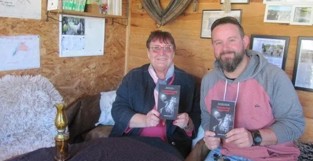 photo  martine alani, romancière et victor desvages. victor desvages, moniteur équestre, propose de l’équitation pleine nature en suisse normande dans son ranch.  &copy;  ouest-france 