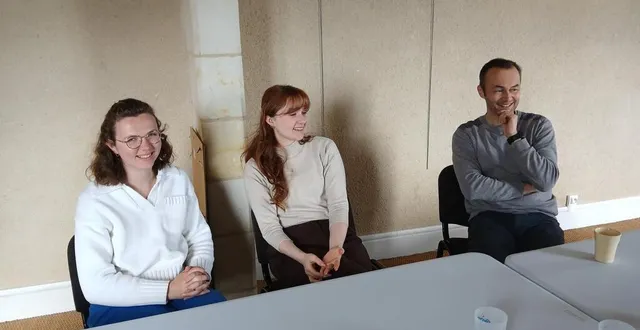 photo  justine guède, adélaïde hardy avec aurélien debomy le directeur de l’office  &copy;  ouest-france 