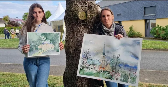 photo  florence rigaudeau et estelle lehoux, sa fille, ont peint côte à côte toute la journée de dimanche, au pied de l’église. toutes les deux sont lauréates.  &copy;  ouest-france 